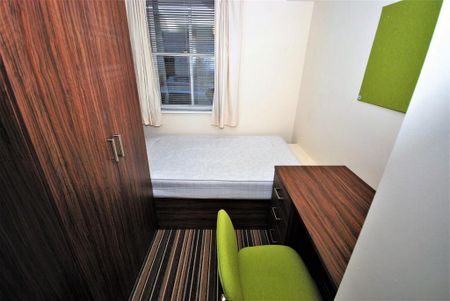 6 bedroom flat to rent - Photo 5