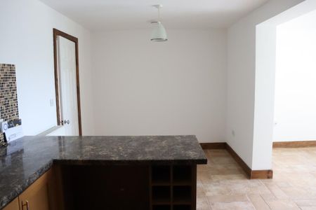 4 bedroom semi-detached house to rent - Photo 2