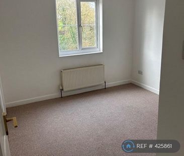 2 bedroom semi-detached house to rent - Photo 2