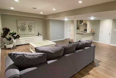 For Lease - 23 Halldorson Avenue, Aurora, Ontario - Photo 2