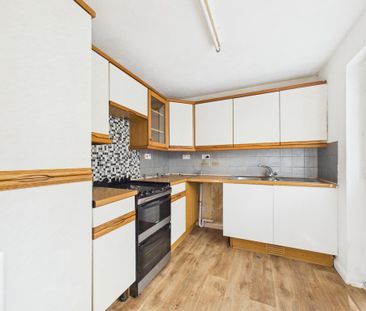 2 bedroom semi-detached house to rent - Photo 4