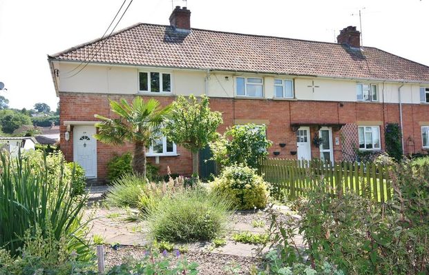 2 bedroom end of terrace house to rent - Photo 1