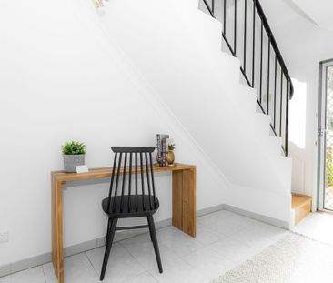 Spacious and convenient terrace-style townhouse - Photo 4
