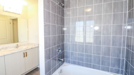 For Lease - 243 McKenzie Drive, Clearview, Ontario - Photo 4