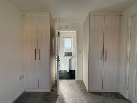 3 bedroom semi-detached house to rent - Photo 2