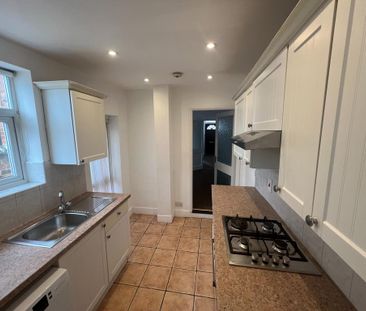 3 bedroom terraced house to rent - Photo 5