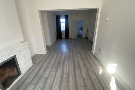 Staveley Street - Photo 2