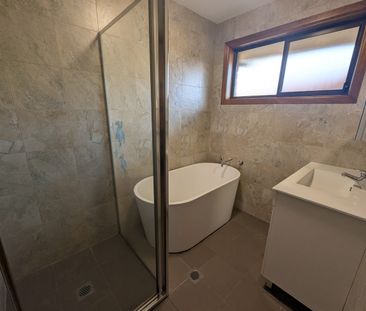 Neat Villa in a Quiet Complex - Photo 2