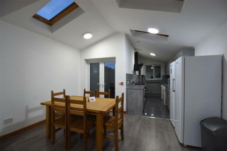 8 bedroom semi-detached house to rent - Photo 5