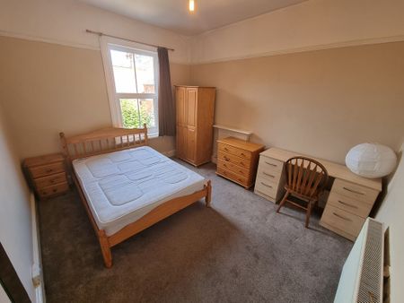 6 Bed Student Accommodation - Photo 3