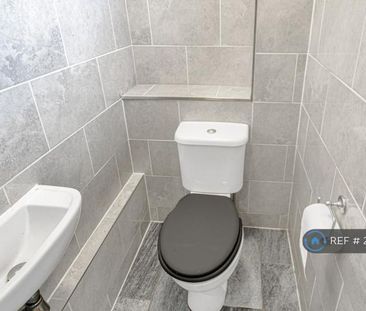 3 bedroom end of terrace house to rent - Photo 1