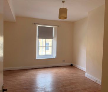 St James Street, Halifax, HX1 - Photo 1