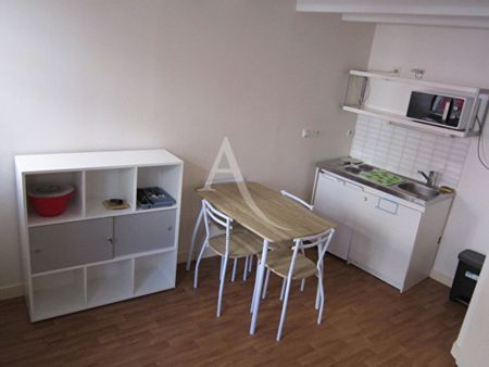 Location Maison 3 pièces 40m² FONTENAY LE COMTE 85200 - Photo 3