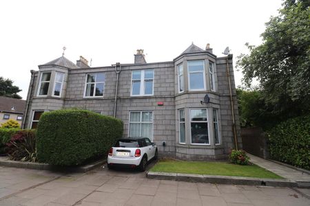 15 Cornhill Road - Photo 2