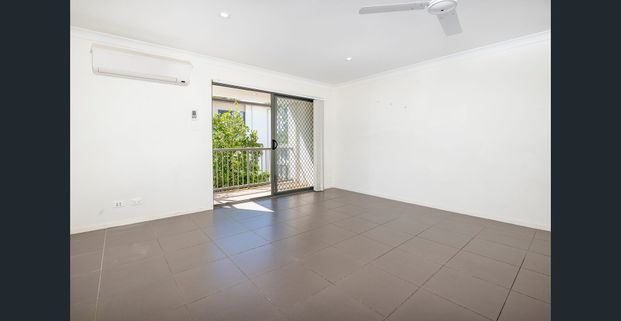 3 Bed Townhouse with Aircon in Master - Photo 1