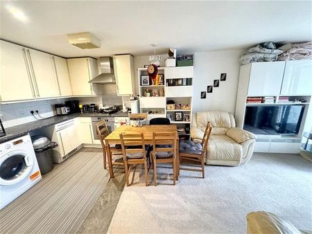 2 bedroom flat to rent - Photo 3