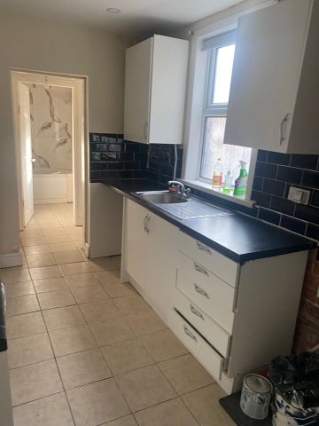 5 Bed Terraced House, Dunsford Road, B66 - Photo 3