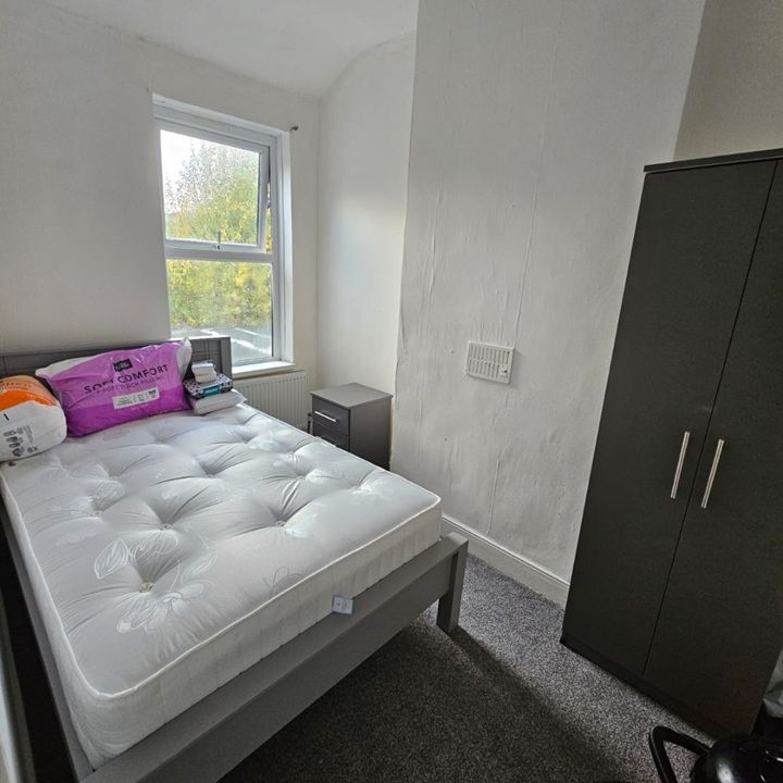 Room in a Shared House, Tenby Road, B13 - Photo 1