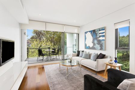 Luxurious Apartment Living with Water Views - Photo 2