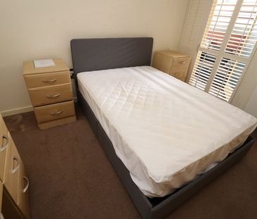 Room in a Shared Flat, Becquerel Court, SE10 - Photo 2
