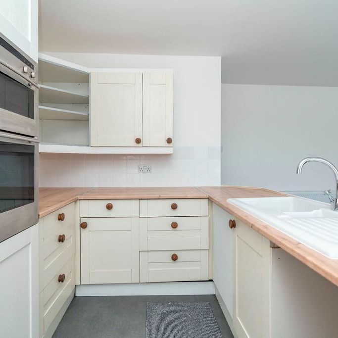 3 bedroom flat to rent - Photo 1