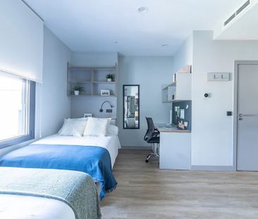 Calle Camilo José Cela, Sevilla, Andalusia 41018 - Photo 4