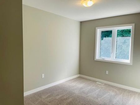 For Lease - 942 Robert Ferrie Drive, Kitchener, Ontario - Photo 3