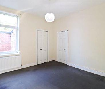 3 bedroom flat to rent - Photo 2
