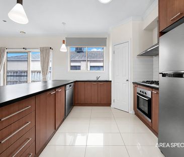 Spacious Family Home in a Convenient Tarneit Location - Photo 5