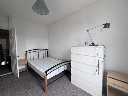 3 bedroom private hall to rent - Photo 4