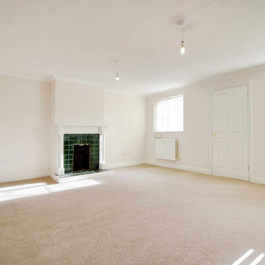 Calcutt Street, Cricklade, Swindon, Swindon, SN6 - Photo 1