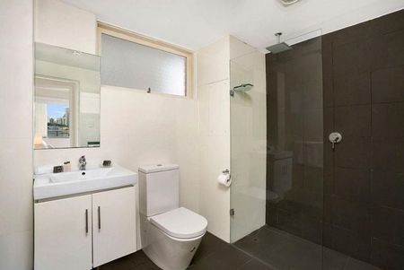 Fully Furnished Apartment With Knockout Harbour Views - Photo 4