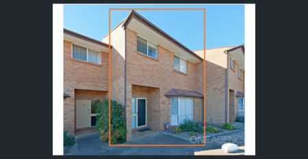 Spacious Living - Photo 3