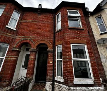 Thackeray Road, SO17 - Photo 3