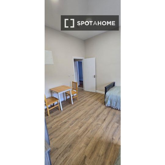 Bed in shared room in a residence for rent in Dublin - Photo 1