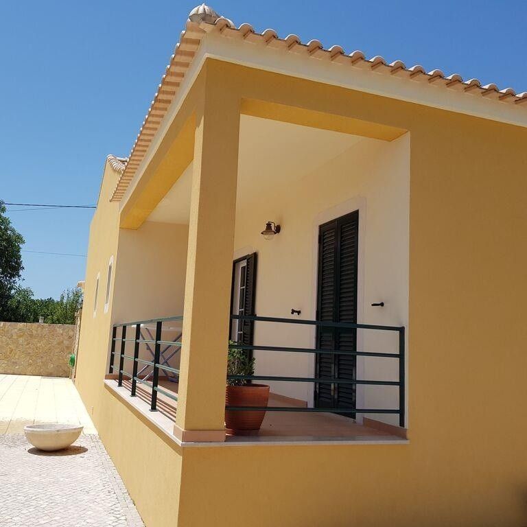 Luxury House for rent in Benfarras, Distrito de Faro - Photo 1