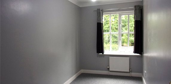 Spacious 2-Bedroom Flat in Tranquil Caterham - Photo 2