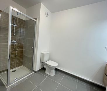 Location Appartement 2 pièces 40m² MARSEILLE 13ème - Photo 3