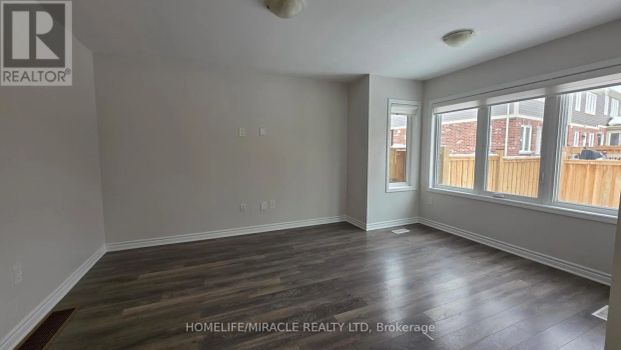 71 BENHURST CRESCENT - Photo 1