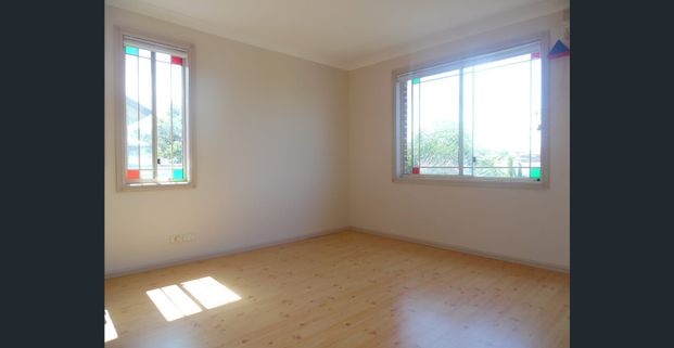 Modern Split Level Townhouse In Kogarah - Photo 1