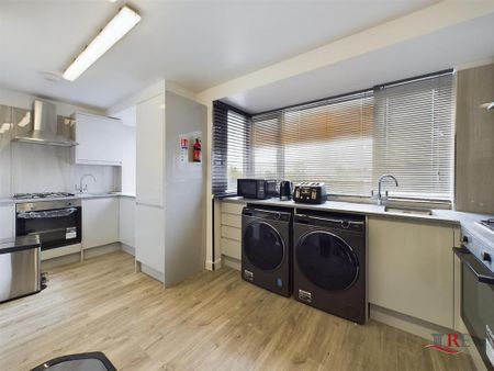 House share to rent - Photo 4