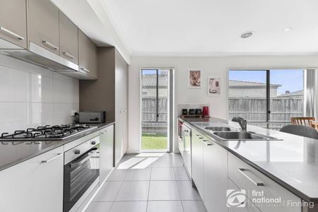 Family Home in Cascades – Convenient Location Opposite Scenic Wetlands - Photo 2