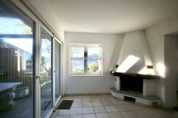 Wohnung in Villa: Erdgeschoss mit Kamin, Sitzplatz und Seeblick - Foto 1