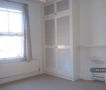 2 bedroom end of terrace house to rent - Photo 4