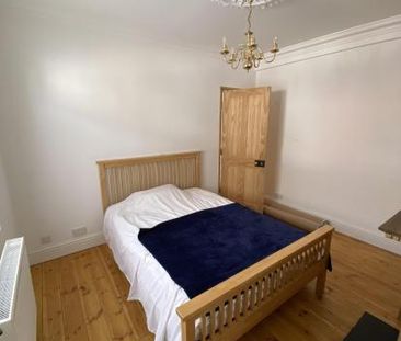 2 Double bedrooms available. Please read advert - Photo 4