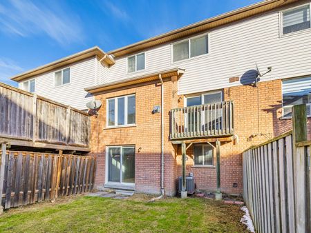 For Lease - 105 Millcliff Circle, Aurora, Ontario - Photo 3