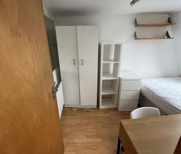 Room in a Shared House, London, E2 - Photo 1