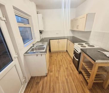 2 bedroom terraced house to rent - Photo 4