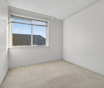 Secure living in Prime Location - Photo 2