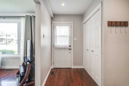 For Lease - 220 William Roe Boulevard, Newmarket, Ontario - Photo 2